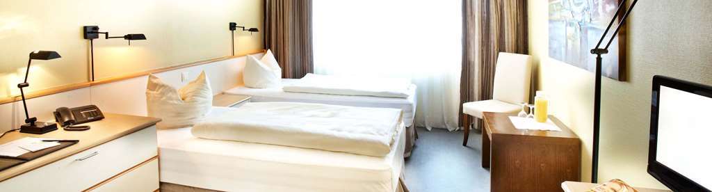 Hotel B99 Offenbach am Main Room photo